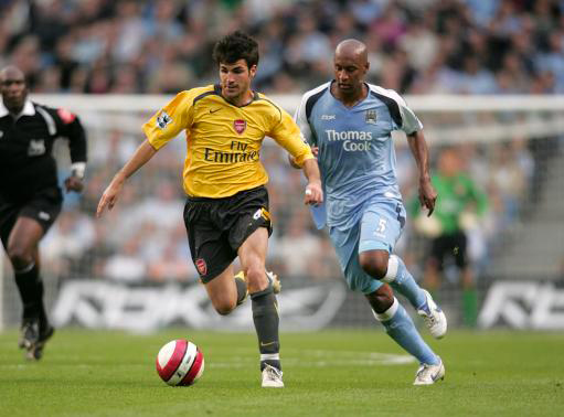 je cours après Fabregas lors de mon premier match à domicile avec City en 2006, victoire contre Arsenal 1-0