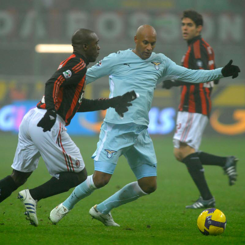 There I am, surrounded by 2 wonderful champions : Seedorf, the most complete midfield i've met and Kaka, an extraordinary talent