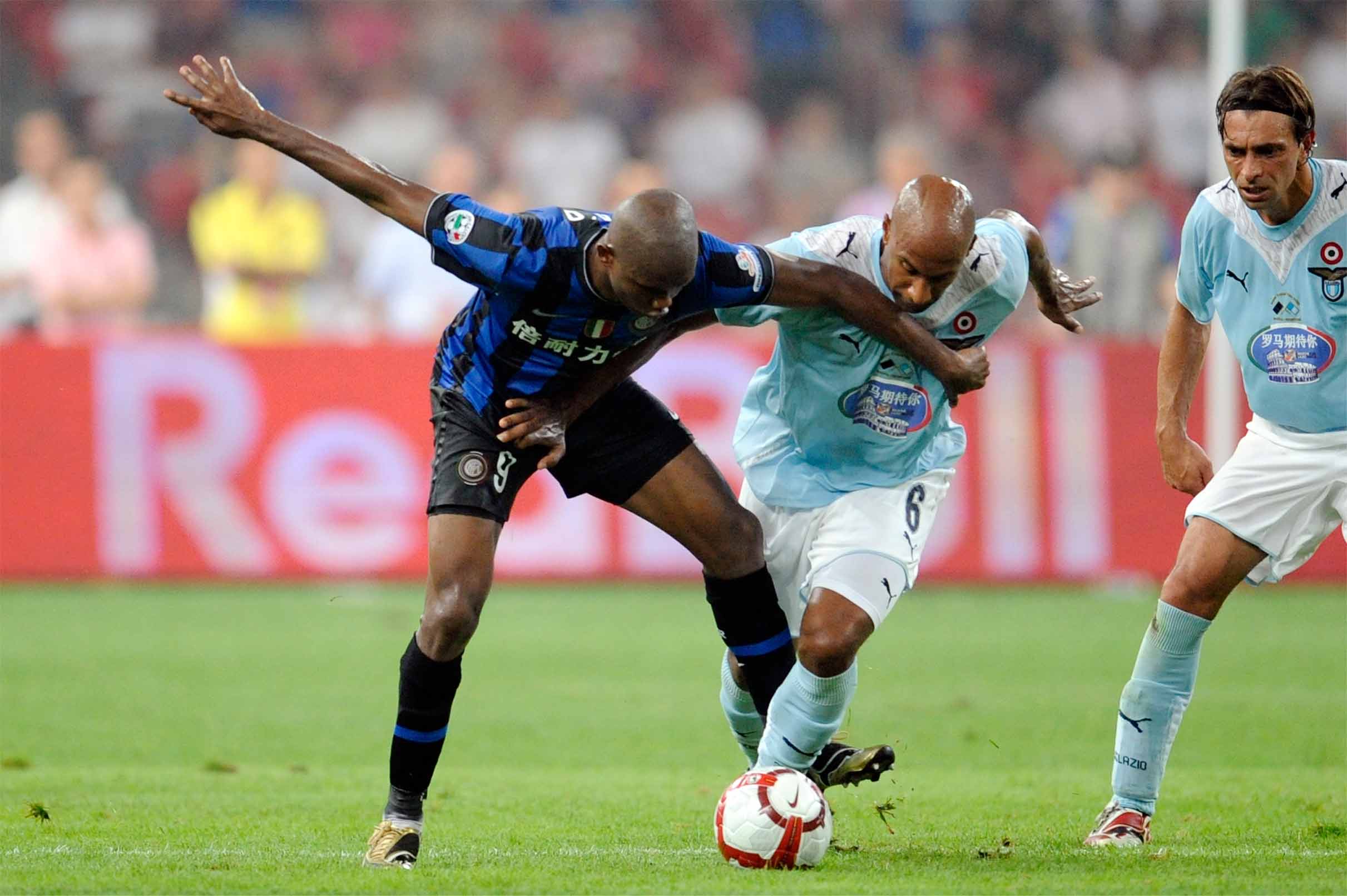 Picture taken during our victory in Italian super cup in Beijing. Here I am with Eto'o, a player I admire a lot