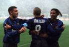 Avec Vieri et Ronaldo. Le brésilien Ronaldo était extraordinaire, on ne faisait pas le même métier, un talent, une technique et une vitesse d'extraterrestre, en plus il était très humble et gentil